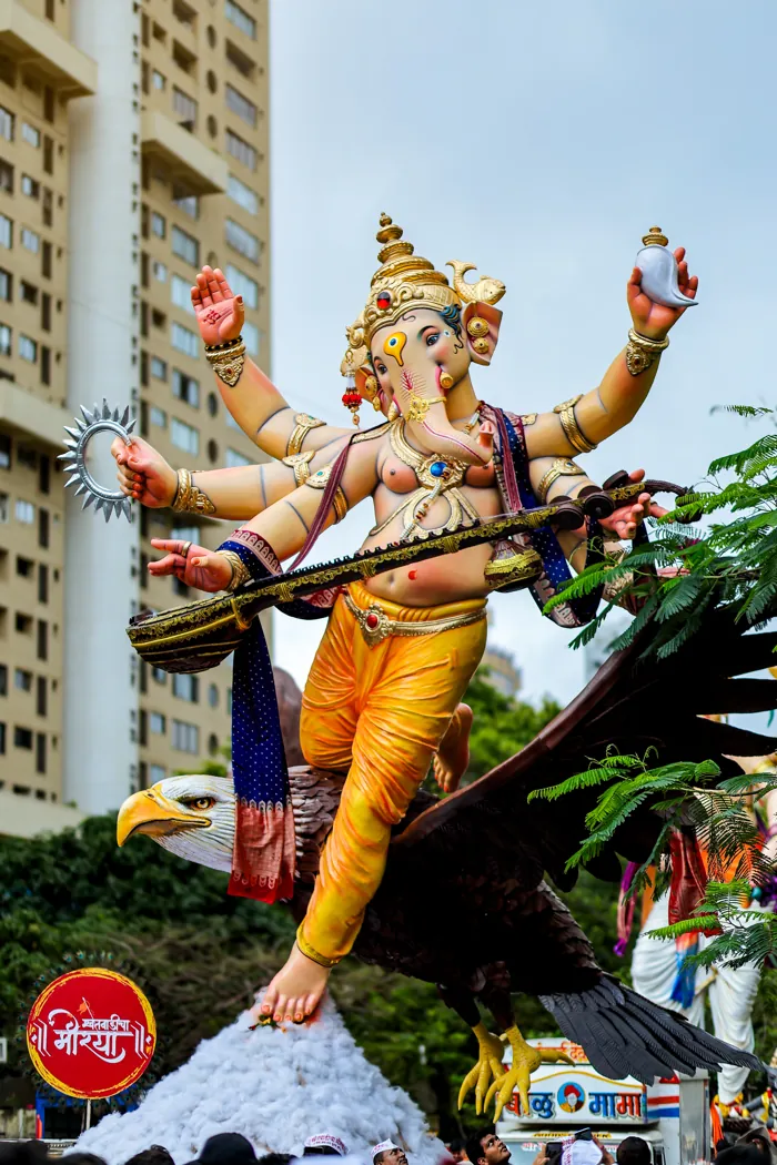 The 2026 murti against Mumbai towers during aagman